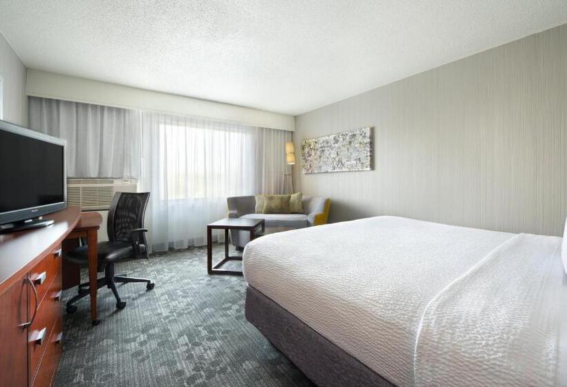 Quarto Standard Cama King para Deficientes, Courtyard Mishawaka University Area