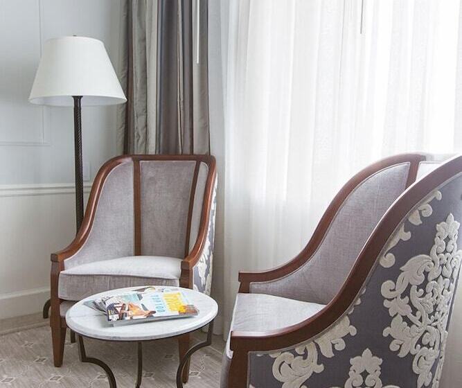 غرفة بريميوم مزودة بشُرفة, The Charleston Place