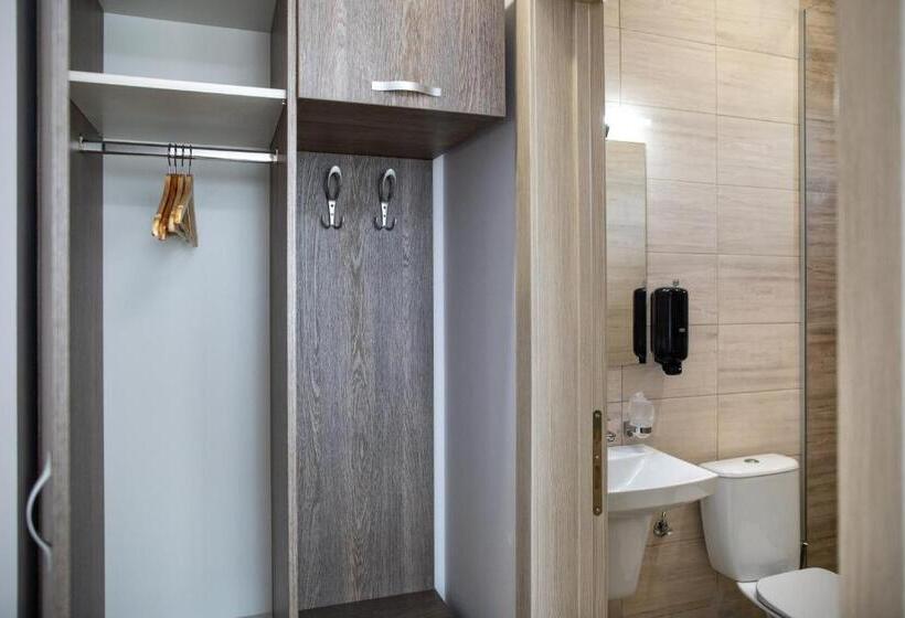 Номер Стандарт Трехместный, Airport House