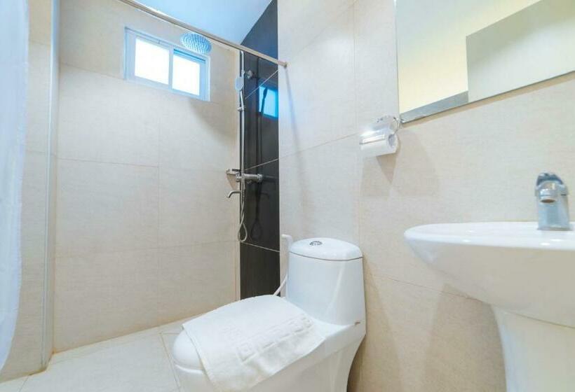 Номер Стандарт, Reddoorz @ N Roldan Street