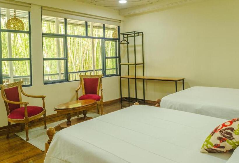 带2个双人床的标准工作室, El Edén Country Hotel Y Club Residencial