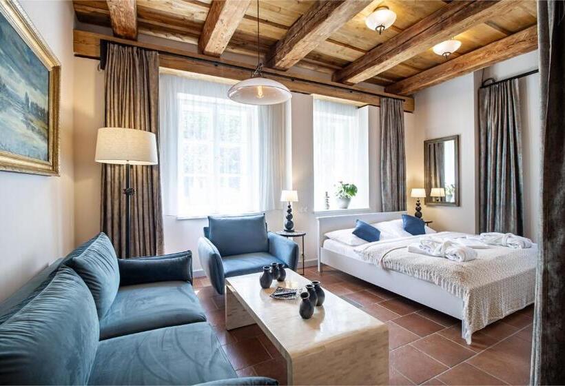 デラックストリプルルーム, Apartmány šupina