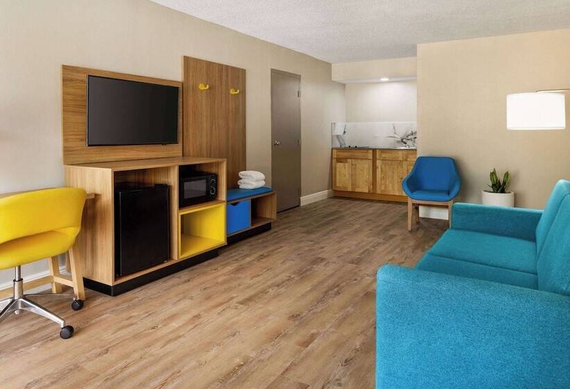 Люкс, Days Inn By Wyndham Mccomb Ms