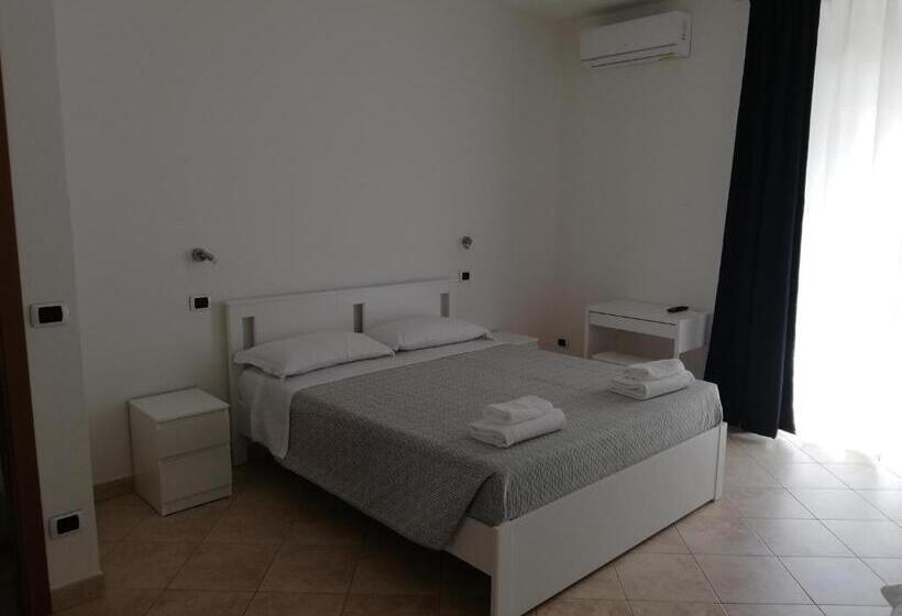 발코니가 있는 4인용 스탠다드 룸, Domo Alghero Centro