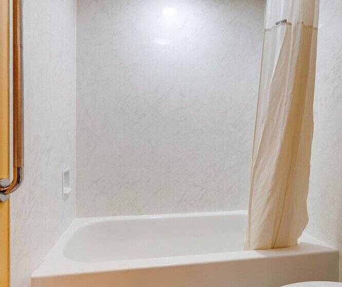 غرفه قياسيه سريرين مزدوجين, Days Inn By Wyndham Nashville Saint Thomas West Hospital