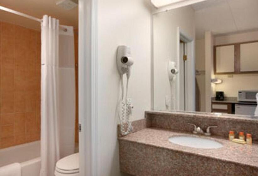 标准间, Days Inn By Wyndham Virginia Beach At The Beach