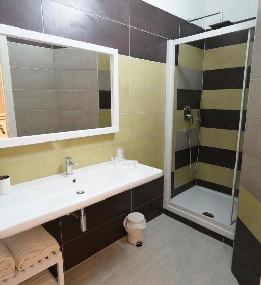 Cameră cvadruplă standard cu balcon, Casa Dante Bed&breakfast