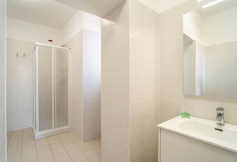 اتاق کلاسیک چهارنفره, Minerva Monks Inn