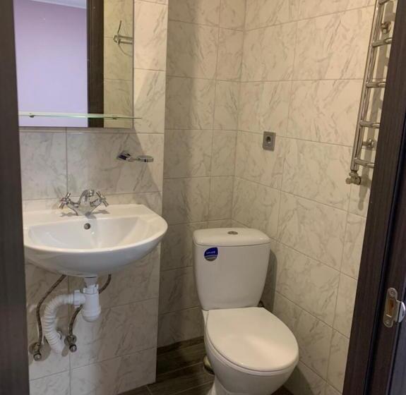 اتاق خانوادگی, Guest House Max