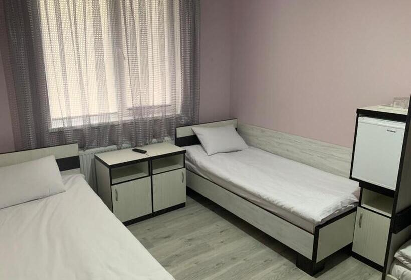 اتاق استاندارد چهار تخته, Guest House Max