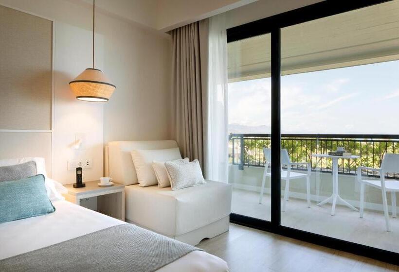Номер Deluxe, The Signature Level At Grand Palladium Sicilia Resort & Spa