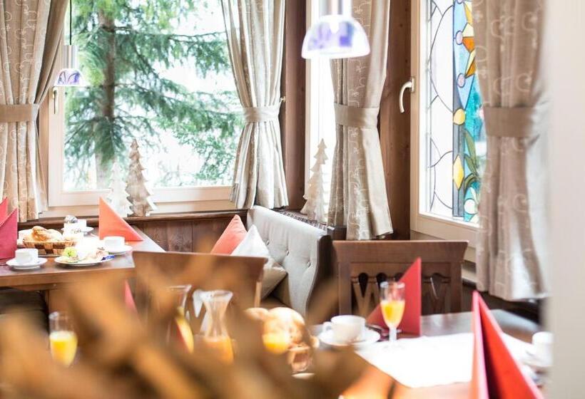 Апартаменты 2 Спальни с Балконом, Garni Caroline