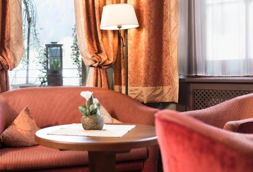 Апартаменты 2 Спальни с Балконом, Garni Caroline