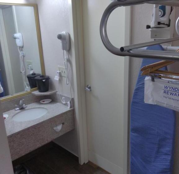 Стандартный Номер Кровать Кинг, Baymont By Wyndham Madison Heights Detroit Area