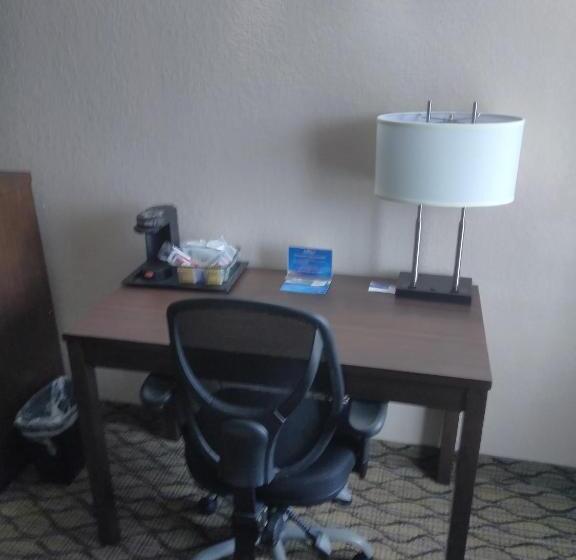 Номер Стандарт 2 Двуспальные Кровати, Baymont By Wyndham Madison Heights Detroit Area