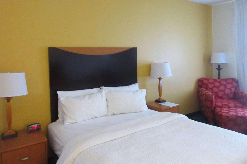 Люкс Кровать Кинг, Clarion Inn Near Wright Patterson  Dayton