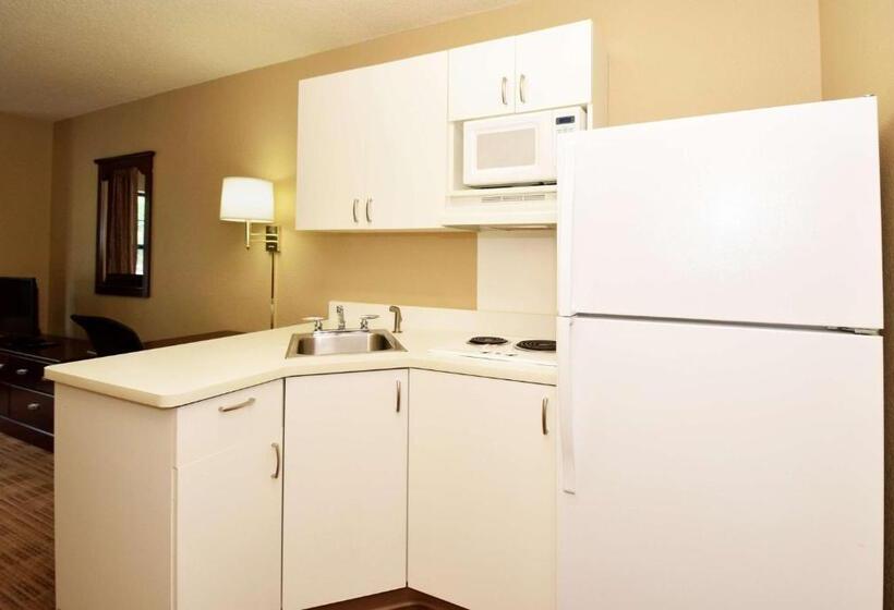 Estudio Estàndard, Extended Stay America Select Suites  Chicago  O Hare