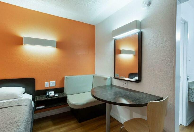 Номер Deluxe Кровать Кинг, Motel 6 Houston, Tx  East