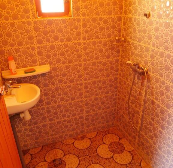 Номер Стандарт Четырехместный Совместный Санузел, Auberge Hostel Traditionnel