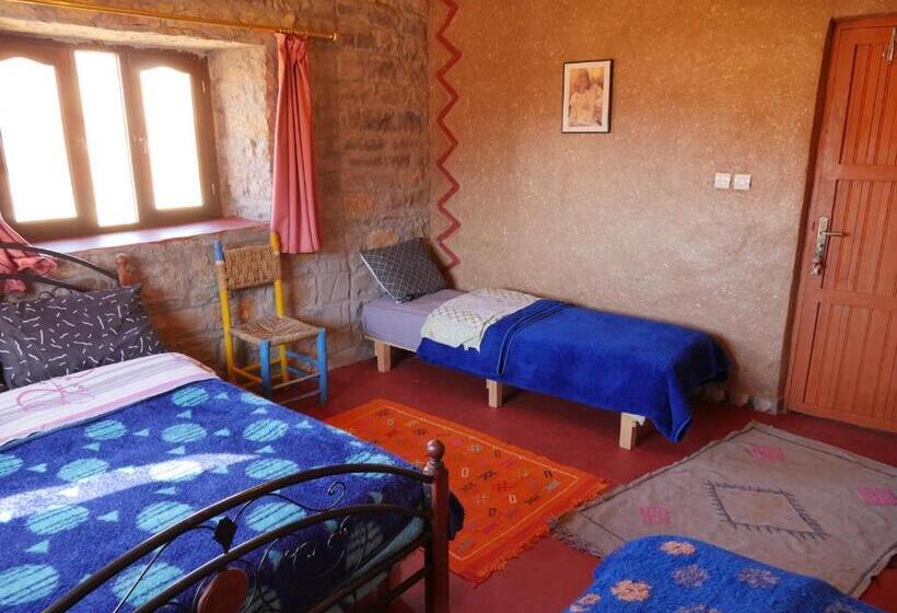 Номер Стандарт Четырехместный Совместный Санузел, Auberge Hostel Traditionnel