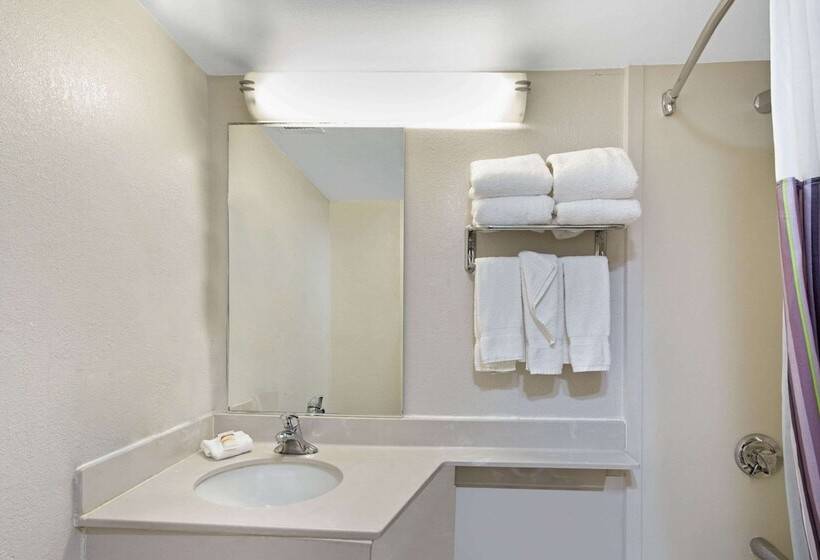 Люкс Повышенной Комфортности, La Quinta By Wyndham New Haven