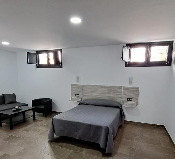 标准三人间, Hostal Maria Jose