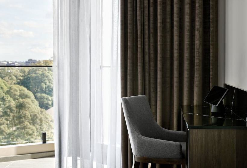 Номер Премиум Вид на Город, Crowne Plaza Sydney Burwood, An Ihg