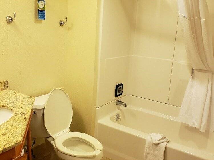 Номер Стандарт 2 Двуспальные Кровати, A Victory Hotel & Suites
