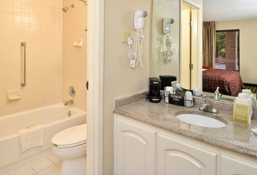 带2个双人床的标准工作室, Quality Inn At The Mall  Valdosta