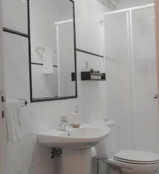 اتاق استاندارد سه نفره, Màhouse Guesthouse