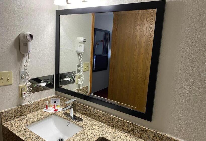 스위트 킹사이즈 침대, Days Inn & Suites By Wyndham Des Moines Airport