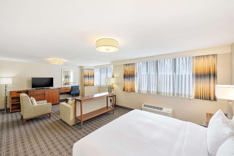 Полулюкс Кровать Кинг, Hilton Arlington National Landing