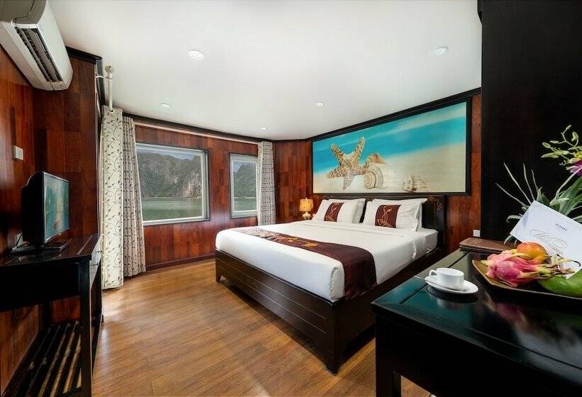 اتاق اجرایی با چشم‌انداز دریا, Huong Hai Sealife Cruise