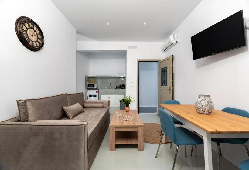 Люкс Deluxe Кровать Кинг, Aerenia Luxury Suites