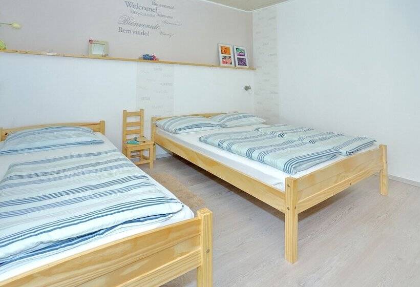 استودیوی استاندارد, Old Town Rooms   Koludraska Street