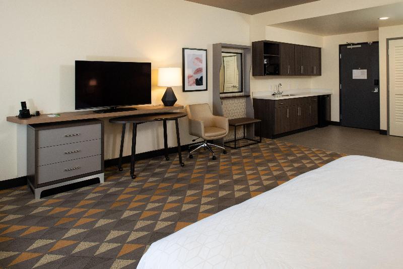 带大床的套房, Holiday Inn & Suites   Idaho Falls, An Ihg