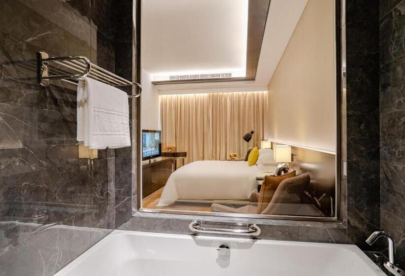 اتاق استاندارد با تخت بزرگ, Johari Rotana
