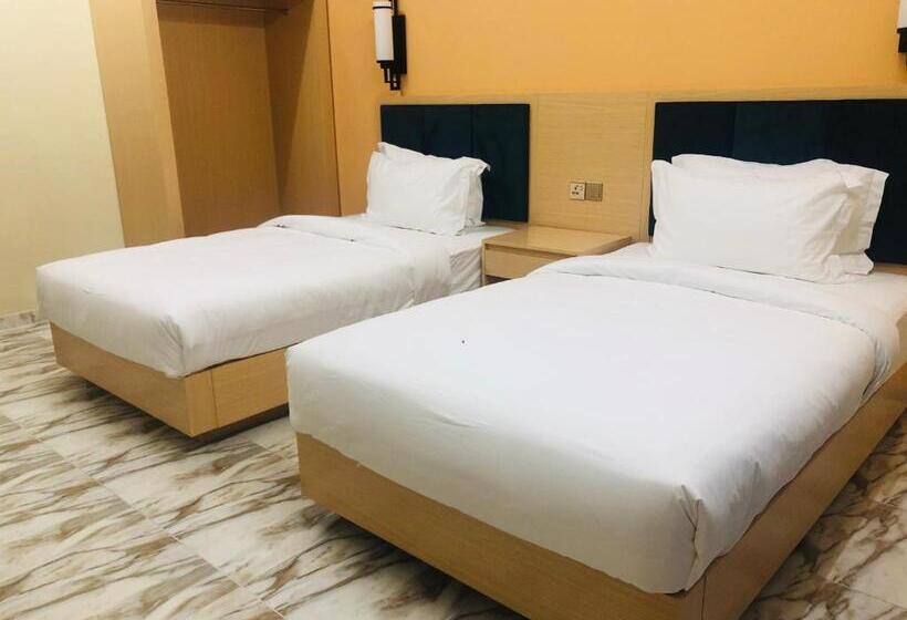 ３ベッドルームアパートメント, Season Inn