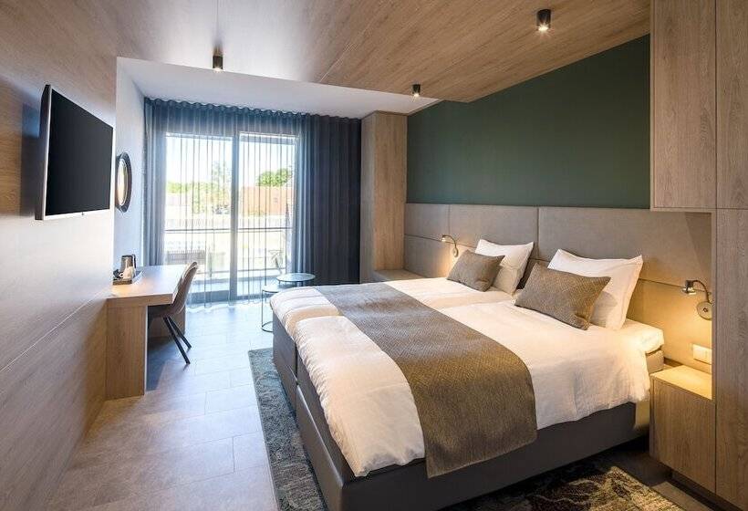 Deluxe Room with Balcony, 46