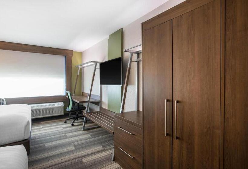 Номер Стандарт Адаптированный для Инвалидов, Holiday Inn Express & Suites Ludington, An Ihg