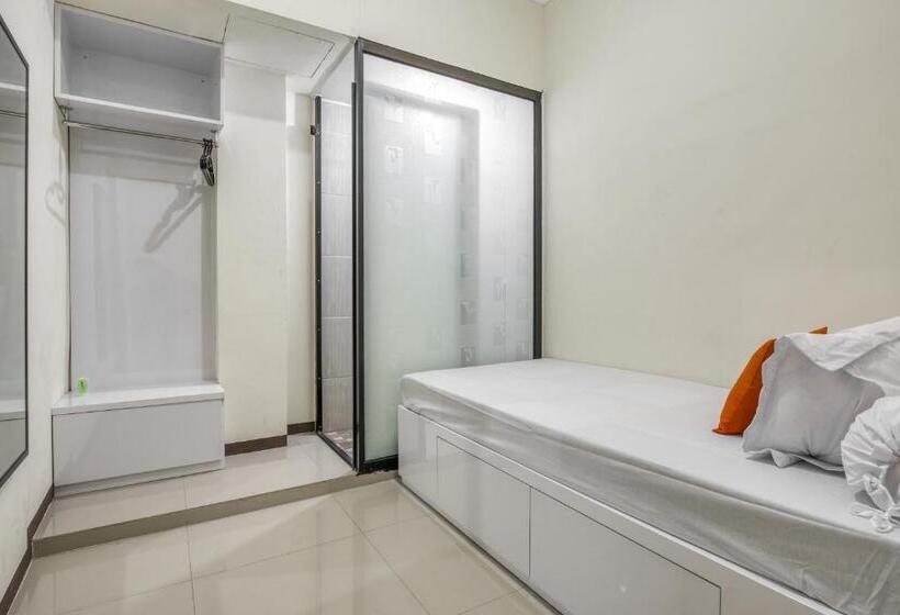 اتاق استاندارد یک تخته با سرویس بهداشتی مشترک, Koolkost Syariah Near Kaza Mall Surabaya