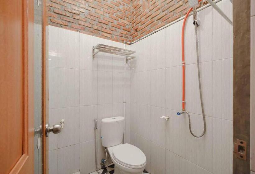 Семейный Номер, Reddoorz Syariah Near Jalan Asahan Pematang Siantar
