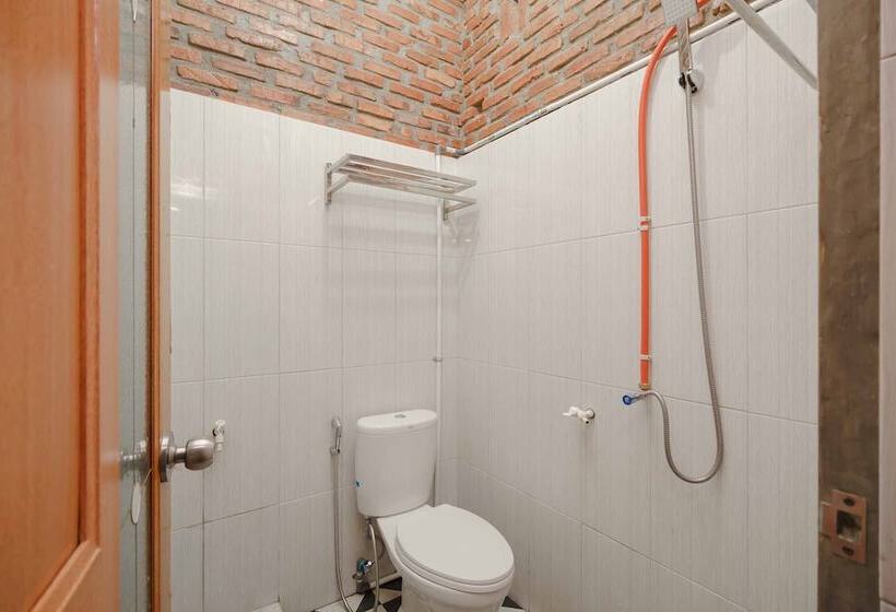 Семейный Номер, Reddoorz Syariah Near Jalan Asahan Pematang Siantar