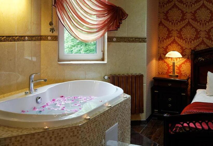 سوئیت با وان آب گرم, Victor Hotel Resort & Spa