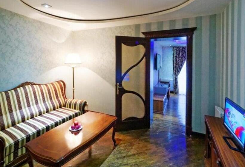 سوییت خانوادگی, Victor Hotel Resort & Spa