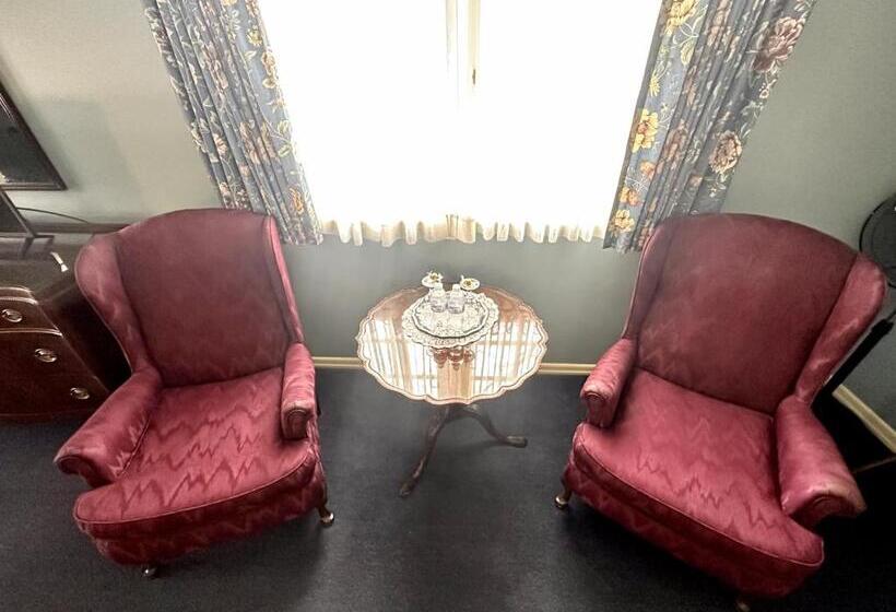 Люкс Deluxe Кровать Кинг, Montague Inn Bed & Breakfast
