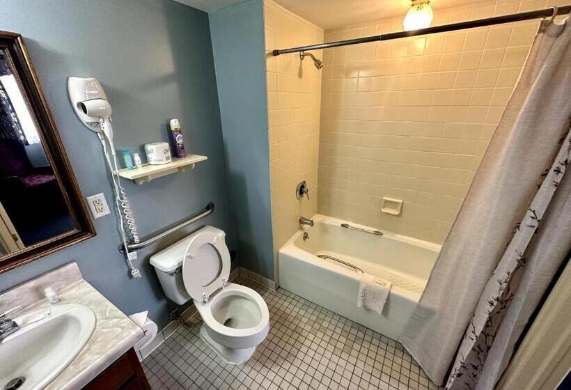 Люкс Deluxe Кровать Кинг, Montague Inn Bed & Breakfast
