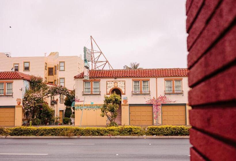 اتاق خانوادگی, Marina Motel