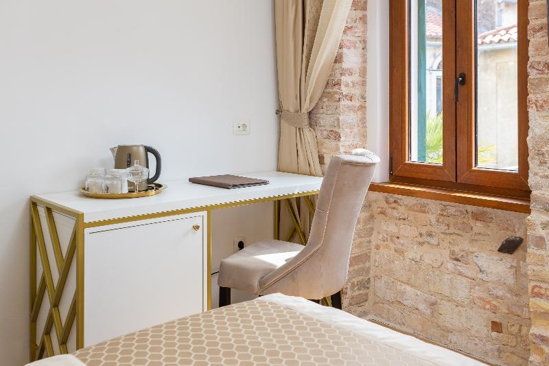 اتاق سوپریور, Le Premier Luxury Rooms