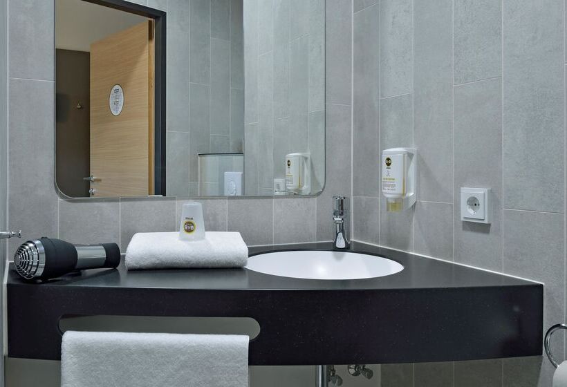 Номер Стандарт, B&b Hotel Marburg